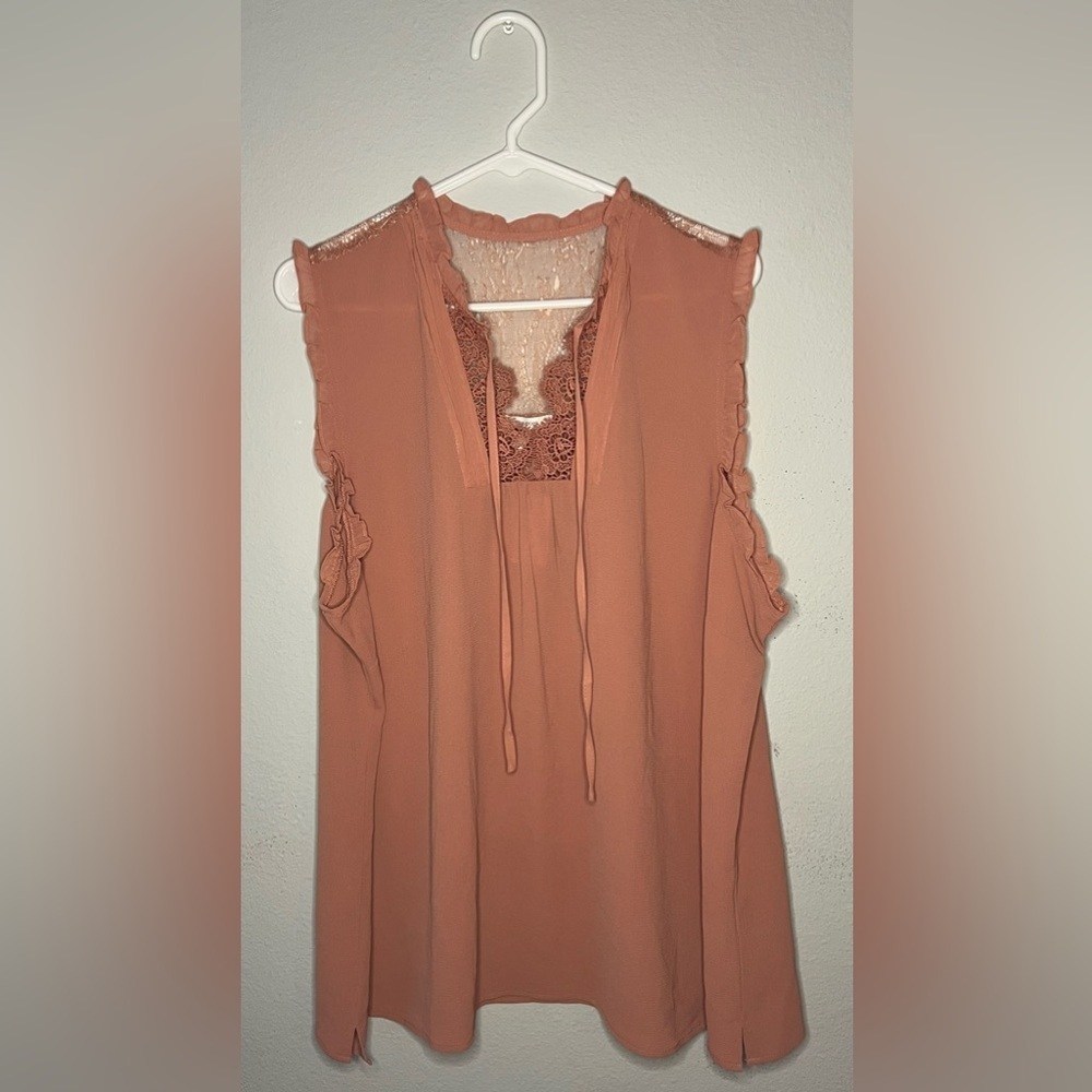 NWT Maurices Sleeveless Blouse with Lace Detail- Blush/Light Terracotta - Picture 7 of 8
